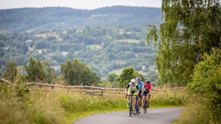 Why Cyclists in Poland Are Turning to Online Casinos for Fun and Free Bonuses